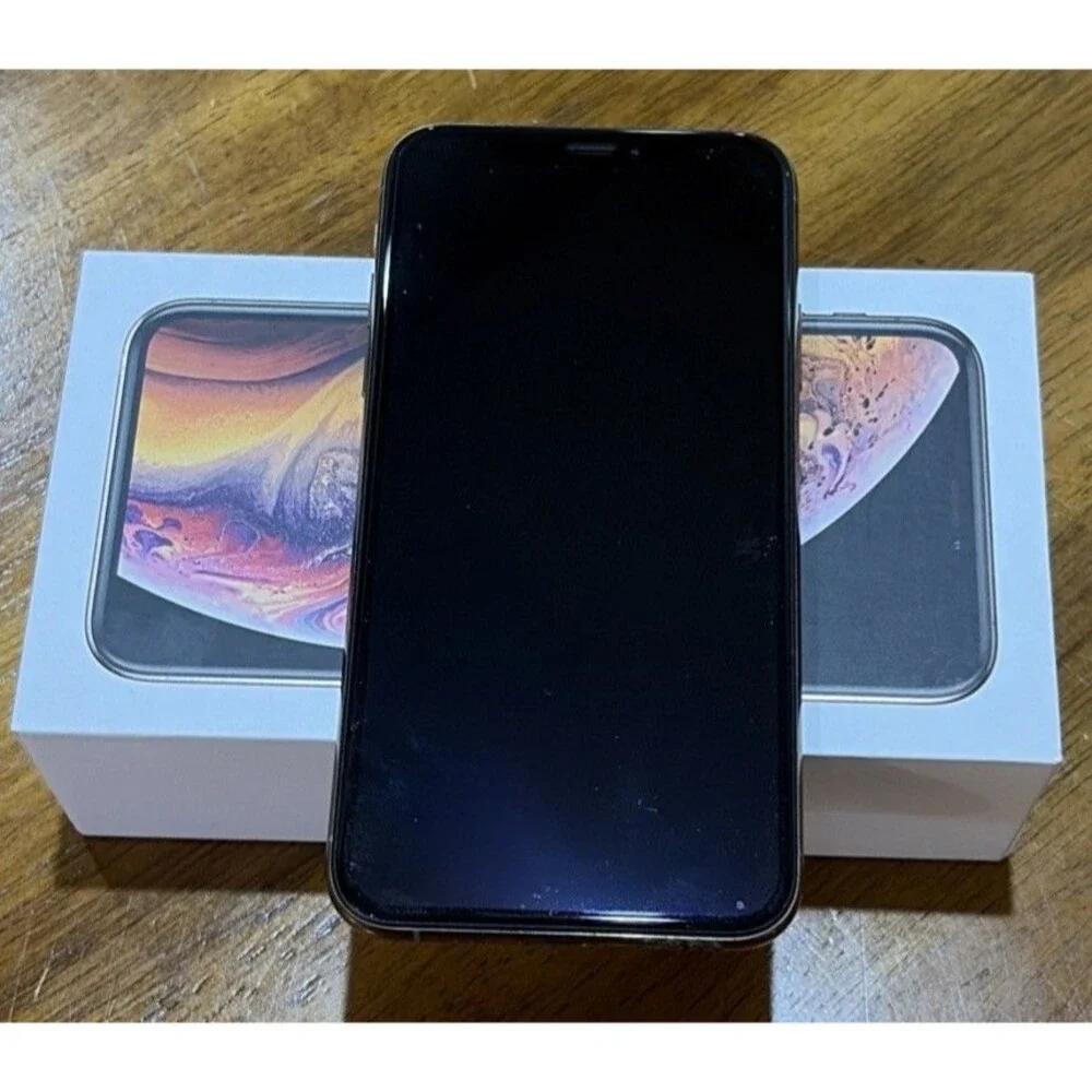 Apple iPhone XS 64gb unlocked used, Gold With Original Box EarPods W/connector